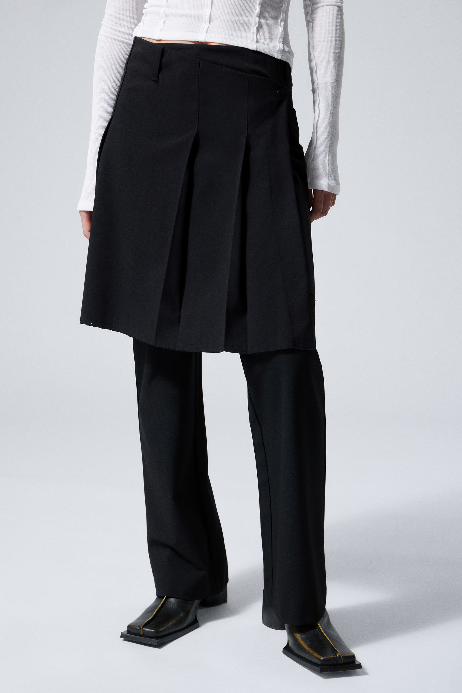 Black knee length pull on skirt hotsell