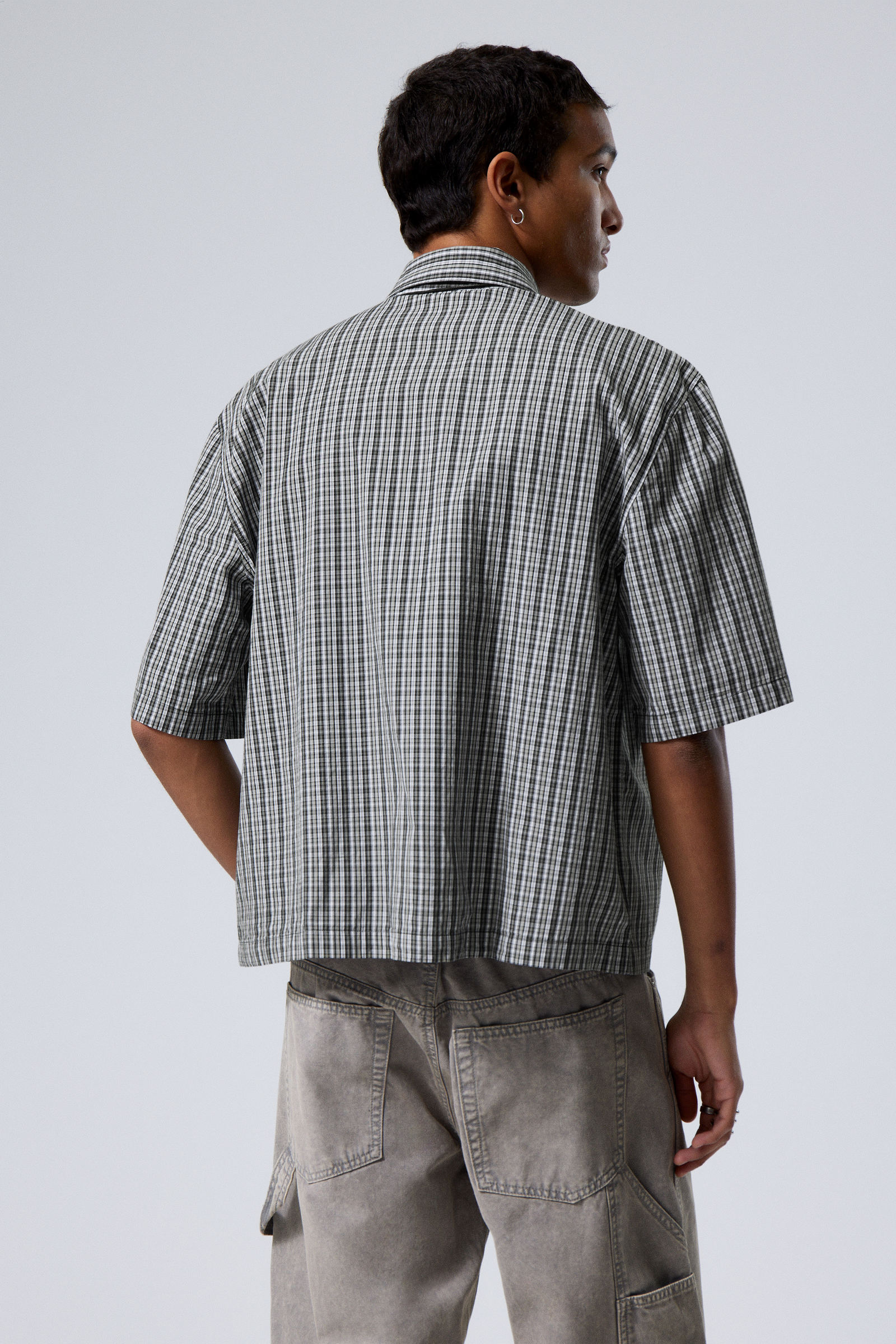 #272628 - Cropped Short Sleeve Shirt - 2