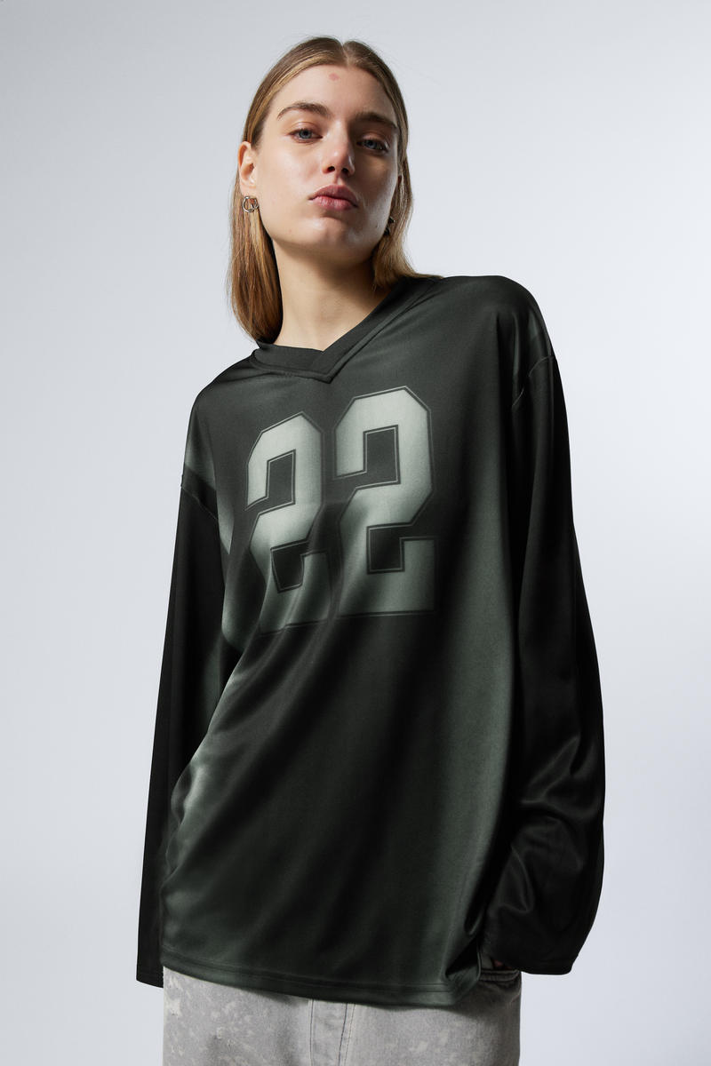 Long-Sleeved Oversized Sports T-shirt