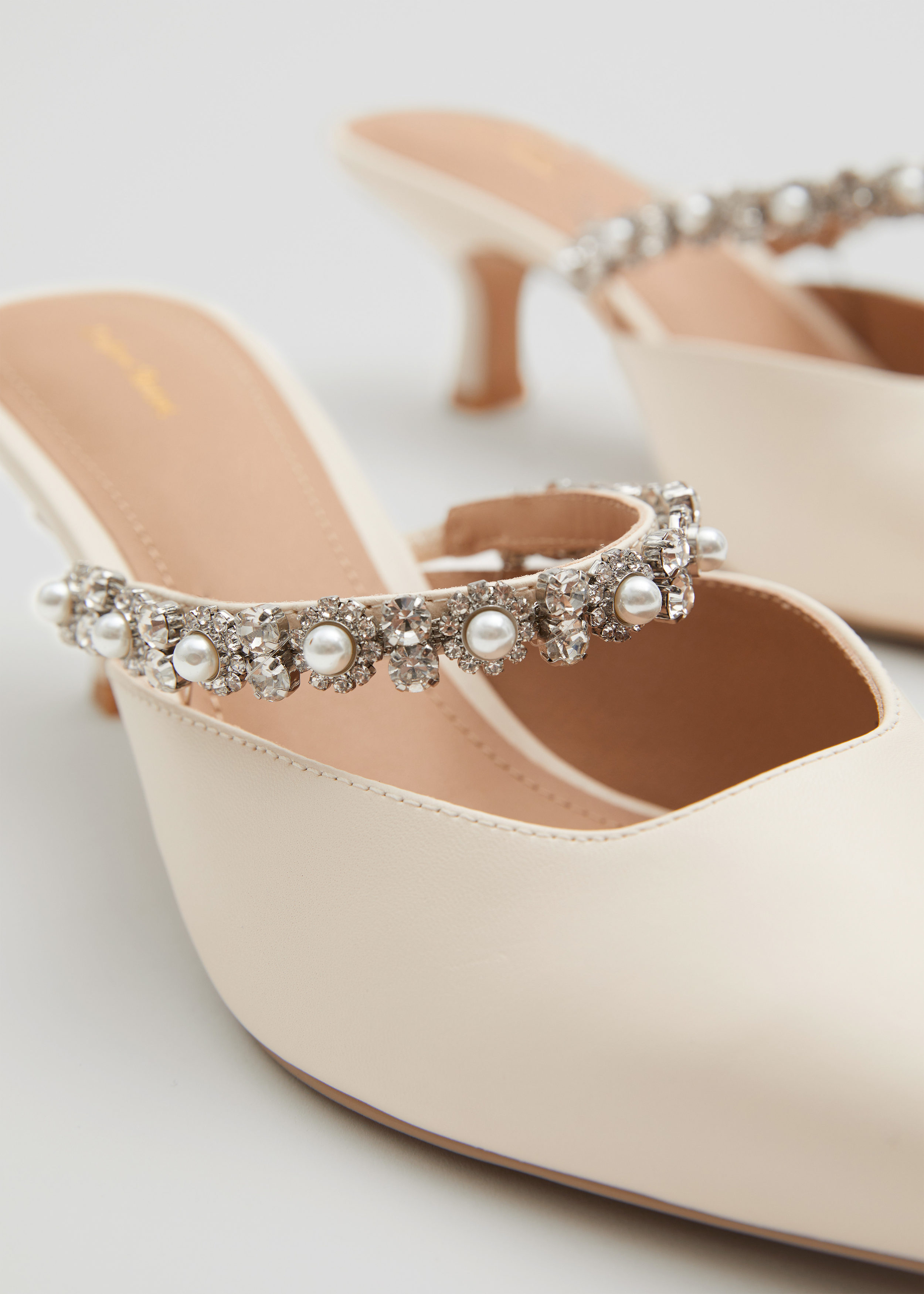 靴 Crystal Embellished Pointed Mules 極美品】Crystal Embellished Pointed Mules Crystal Embellished