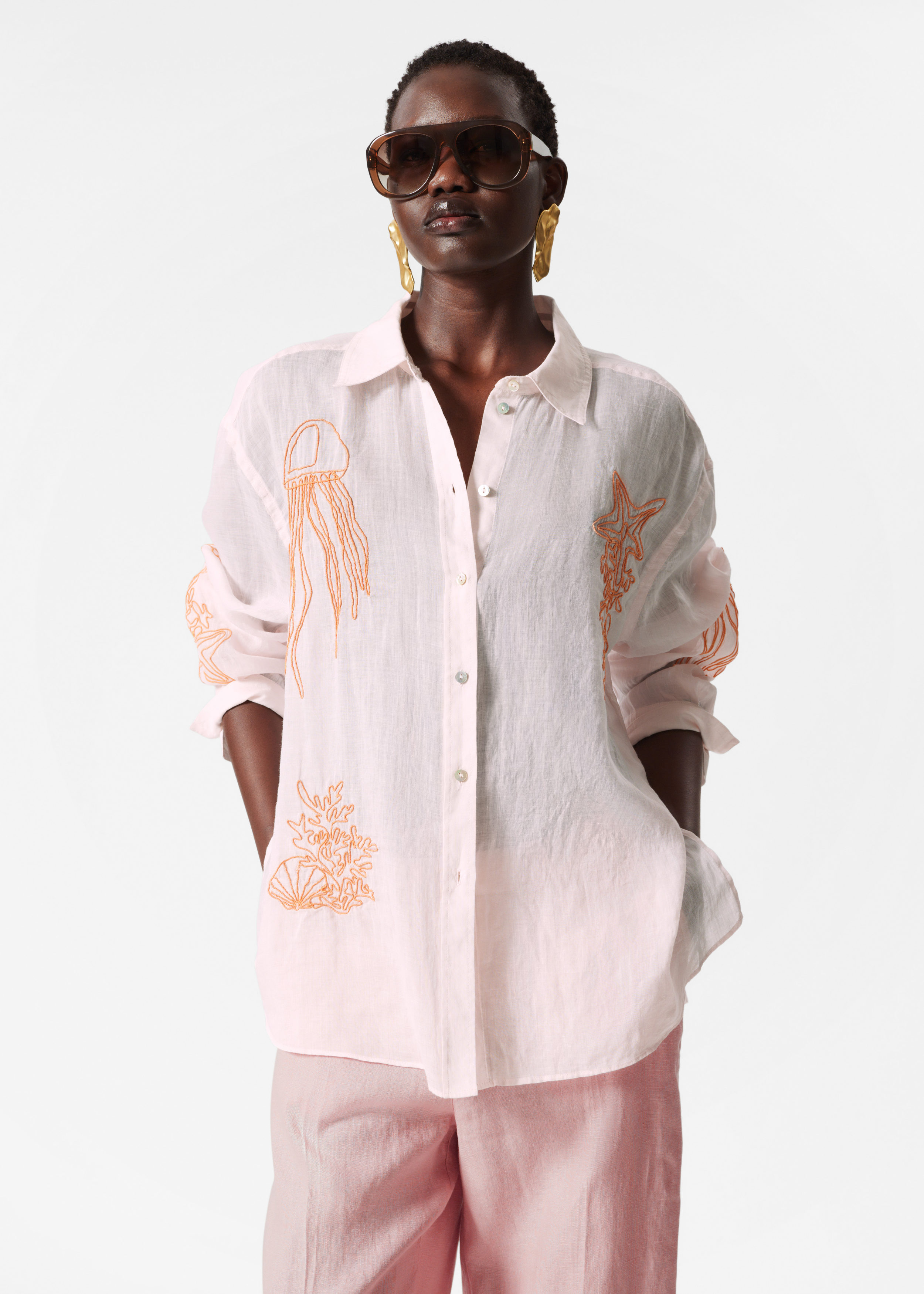 Camisa de ramio bordada