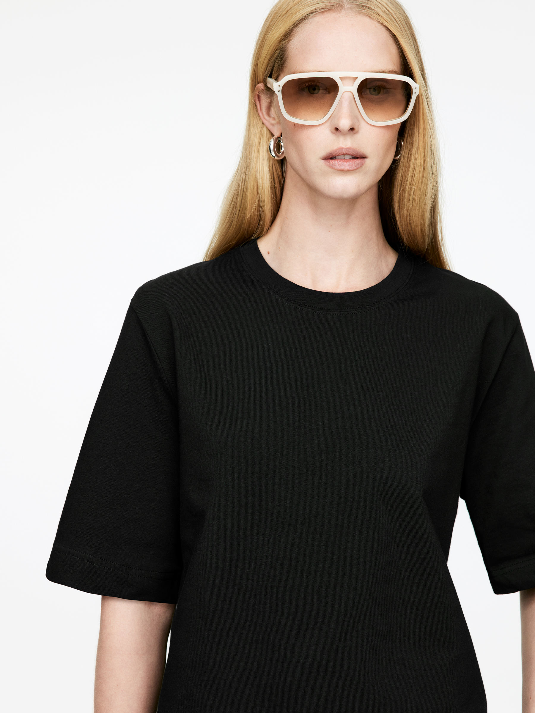 ALBA Heavyweight T-Shirt - Black - Loose fit - Women - StillMedia/Lookbook - 30