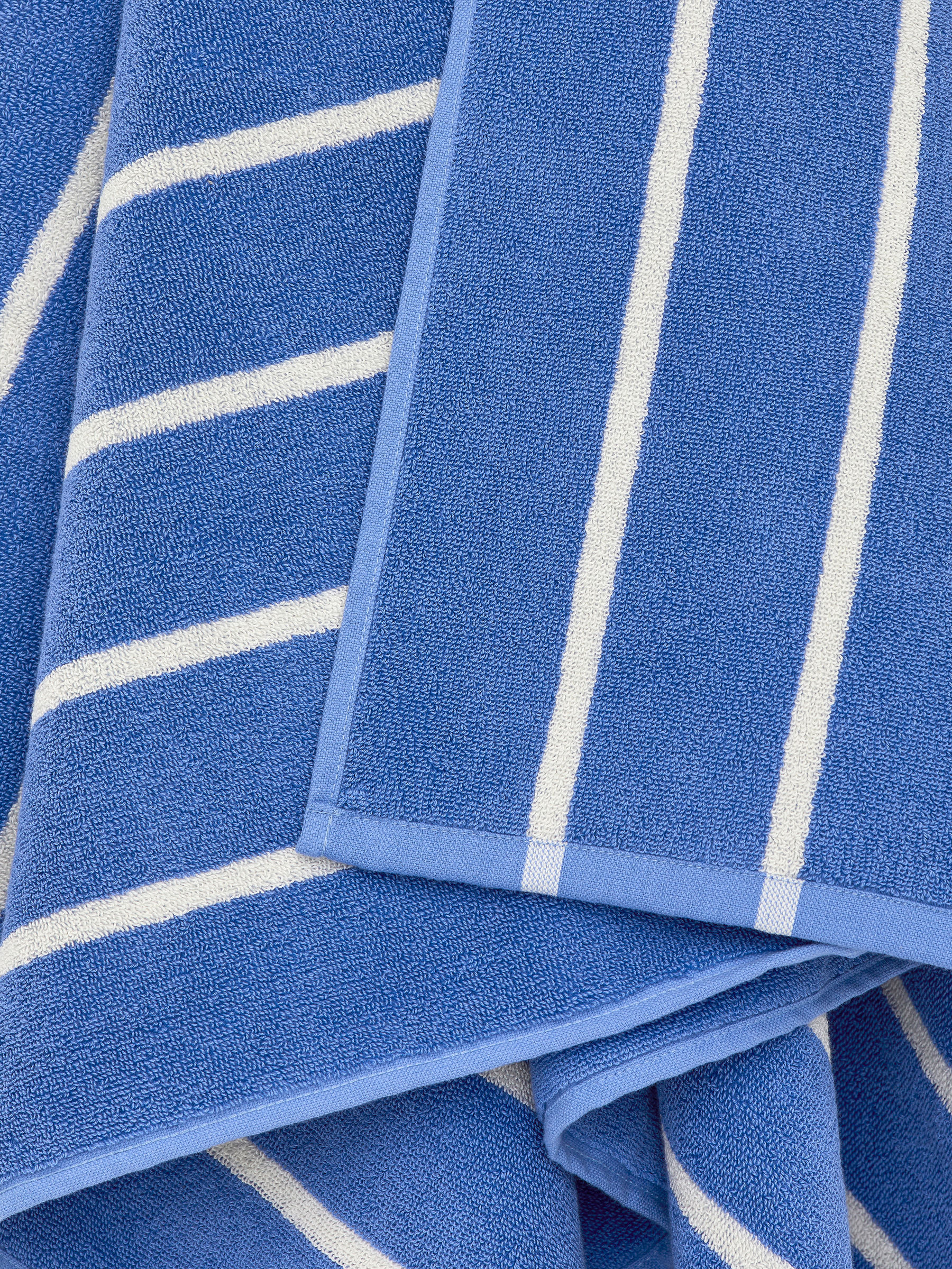 Bath Towel 80 x 165 cm - Blue/White - Homeware - StillMedia/DescriptiveDetail - 1