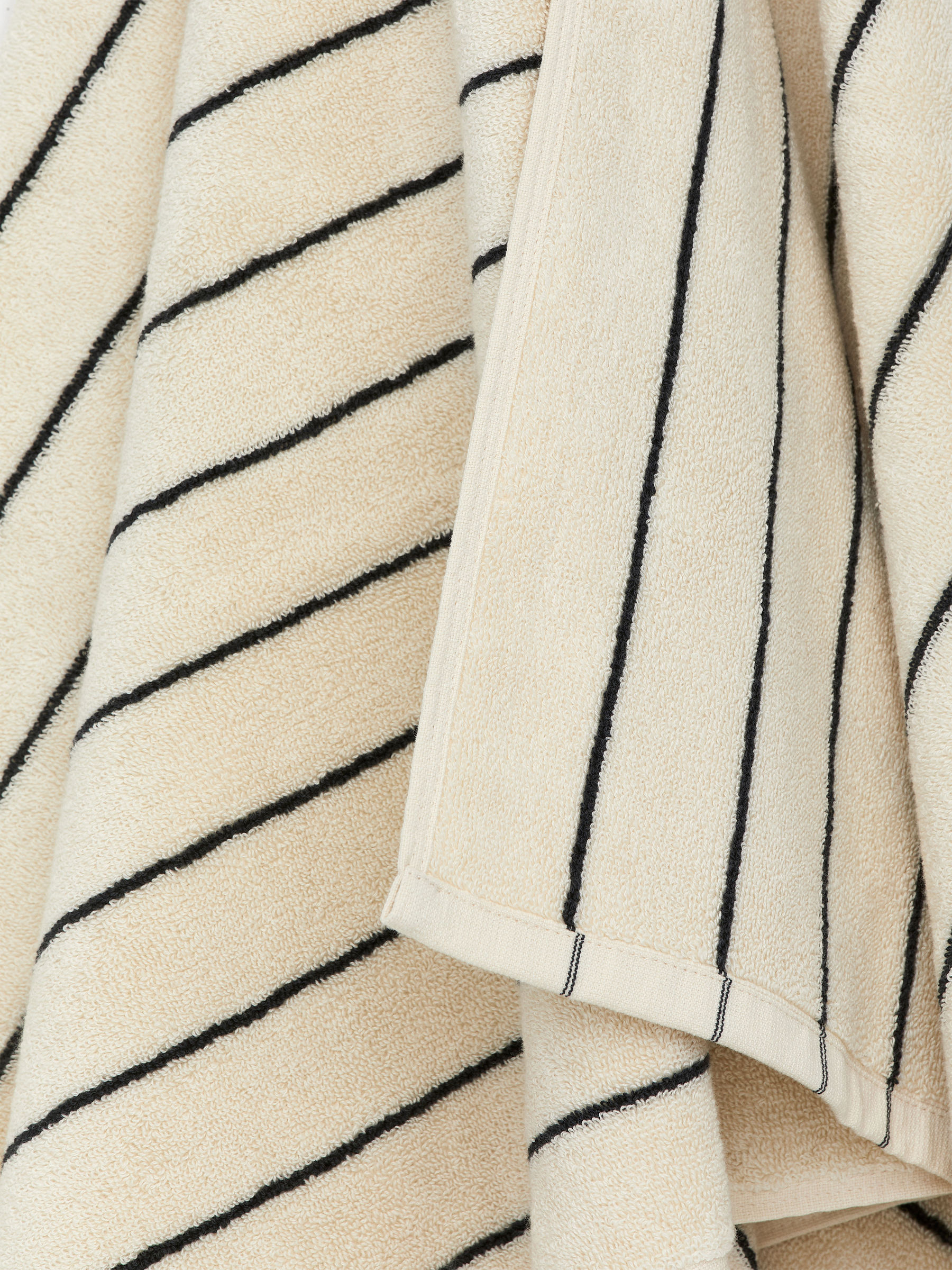 Bath Towel 70 x 140 cm - Off White/Black - Homeware - StillMedia/DescriptiveDetail - 4