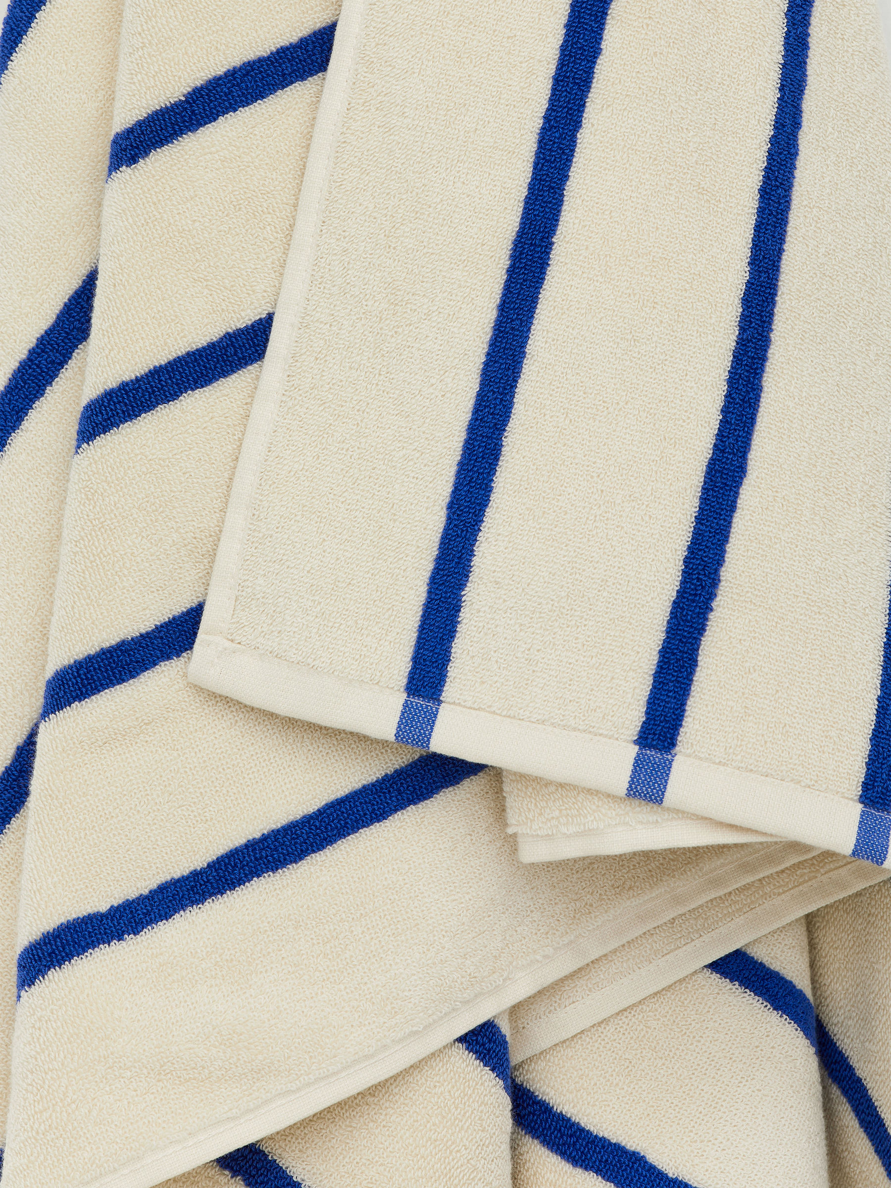 Bath Towel 80 x 165 cm - Off White/Blue - Homeware - StillMedia/DescriptiveDetail - 1