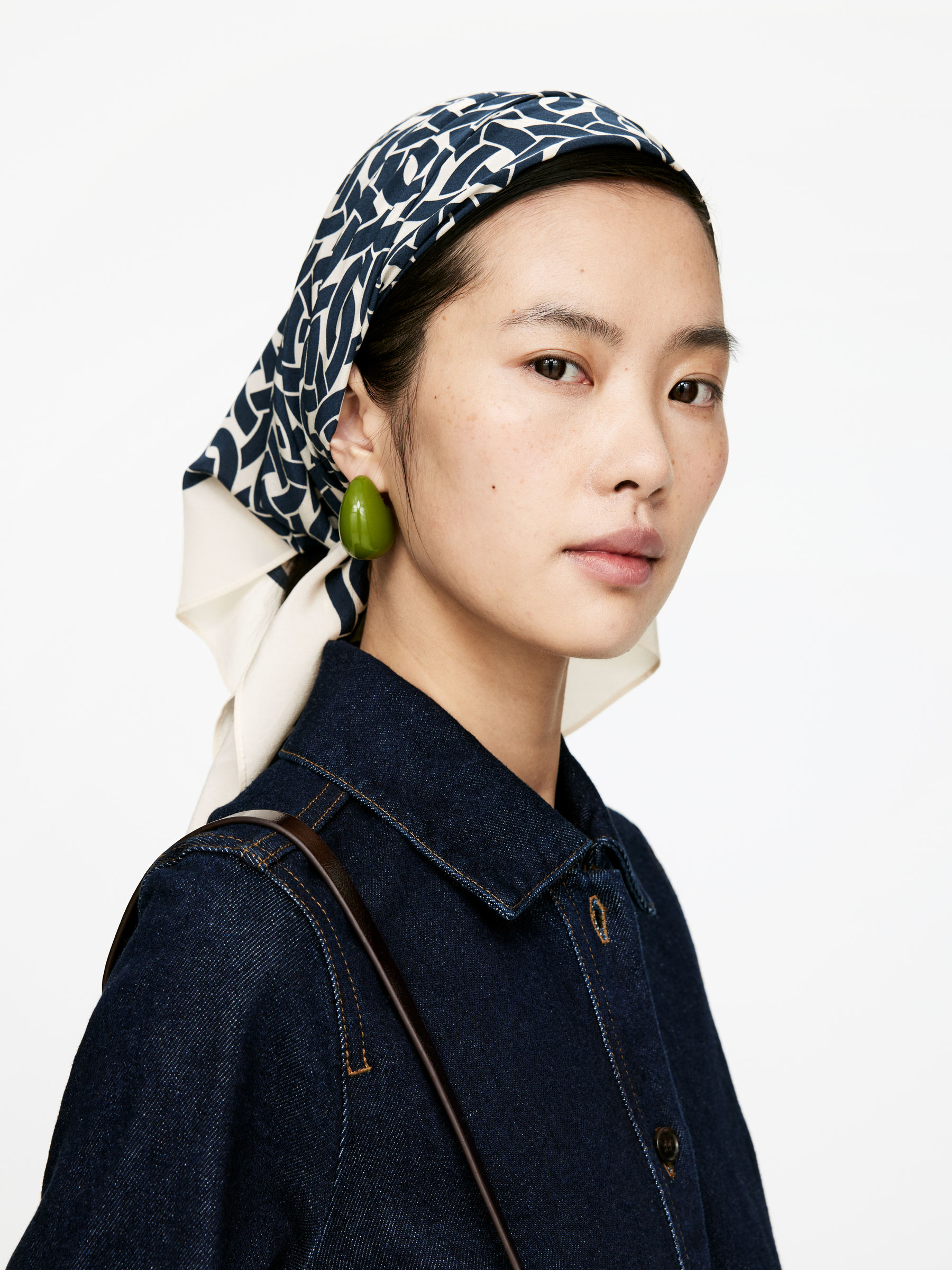 Printed Silk Scarf - White/Dark Blue - Women - StillMedia/Lookbook - 5