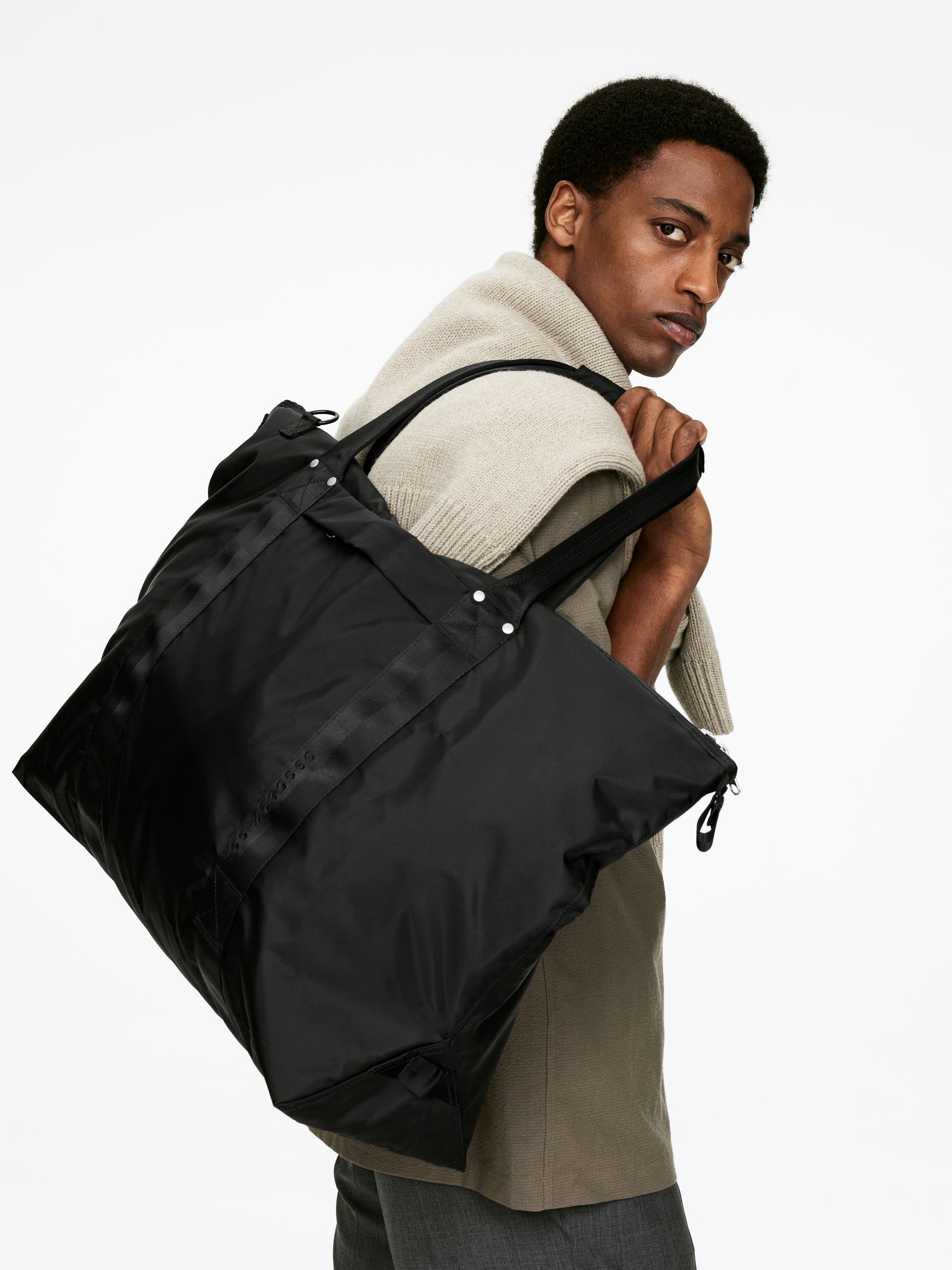 48-Hour Tote - Black - Travel - StillMedia/Lookbook - 24