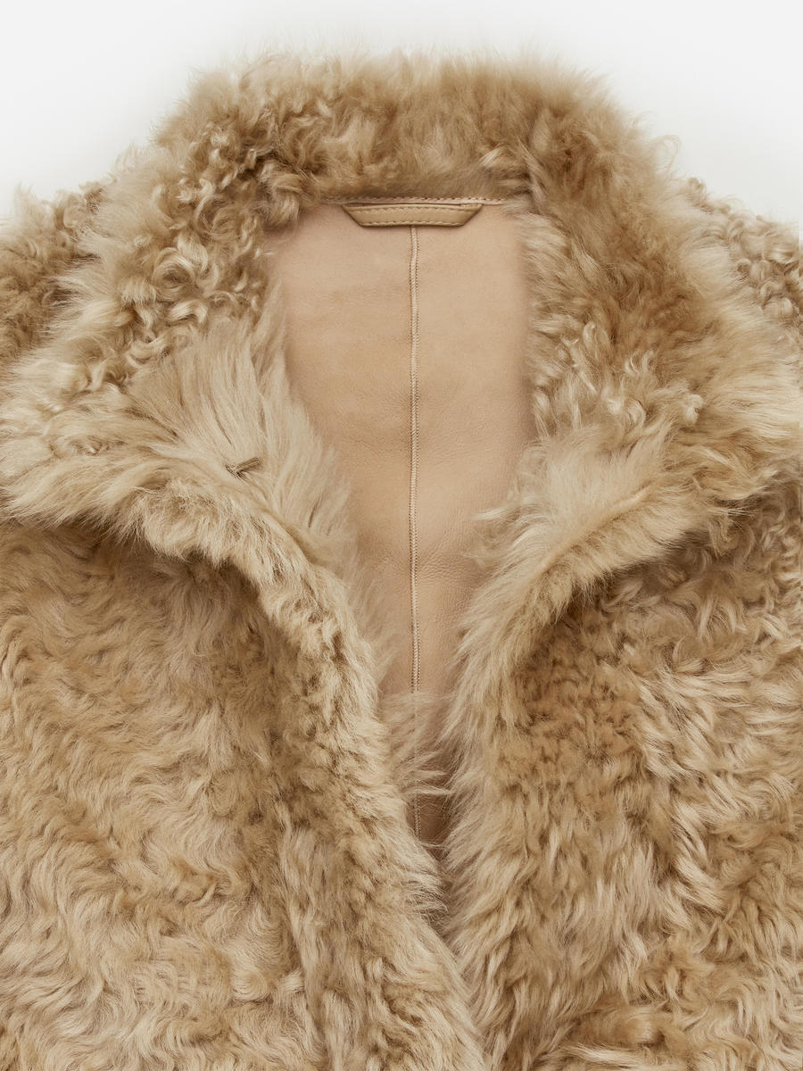 Shearling-Mantel-#C9B794-13879