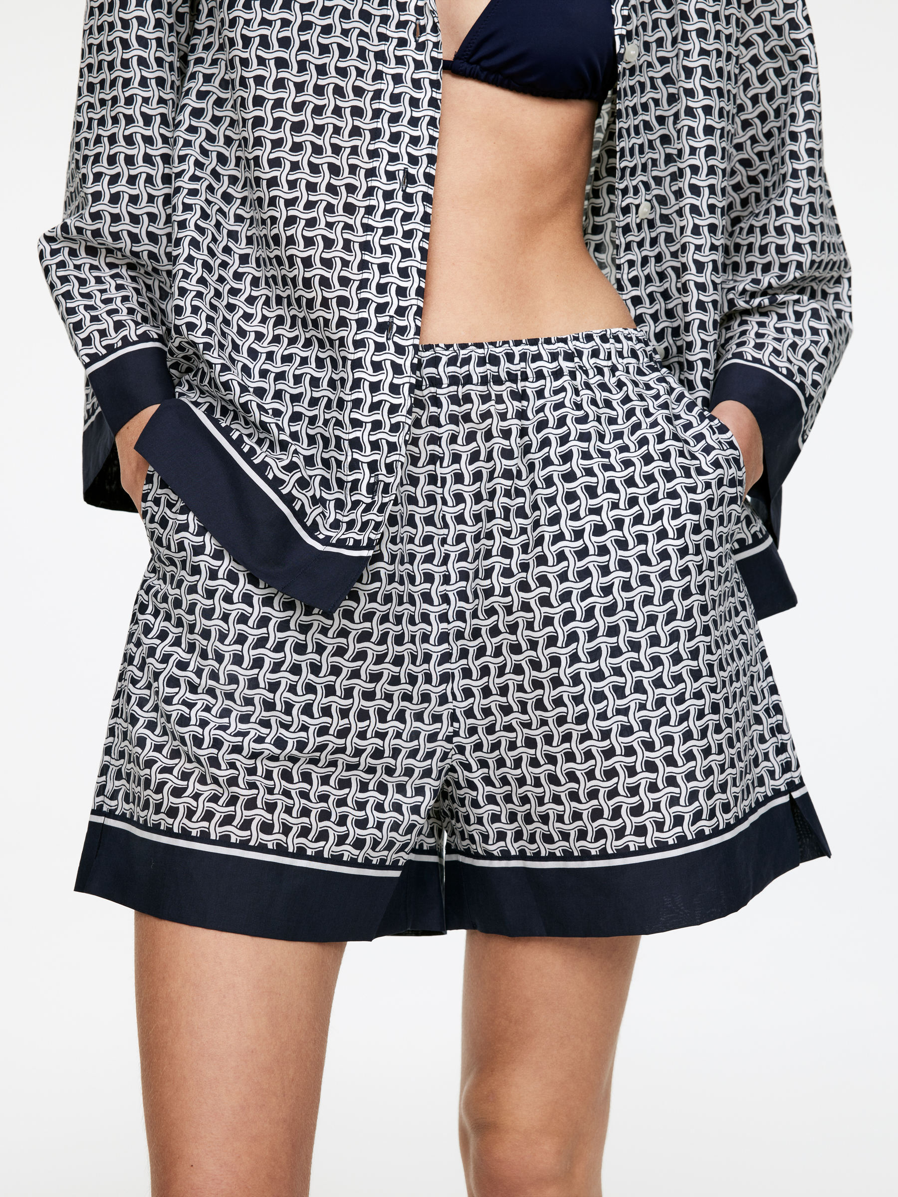 Printed Shorts - Dark Blue/White - Regular fit - Women - StillMedia/Lookbook - 5
