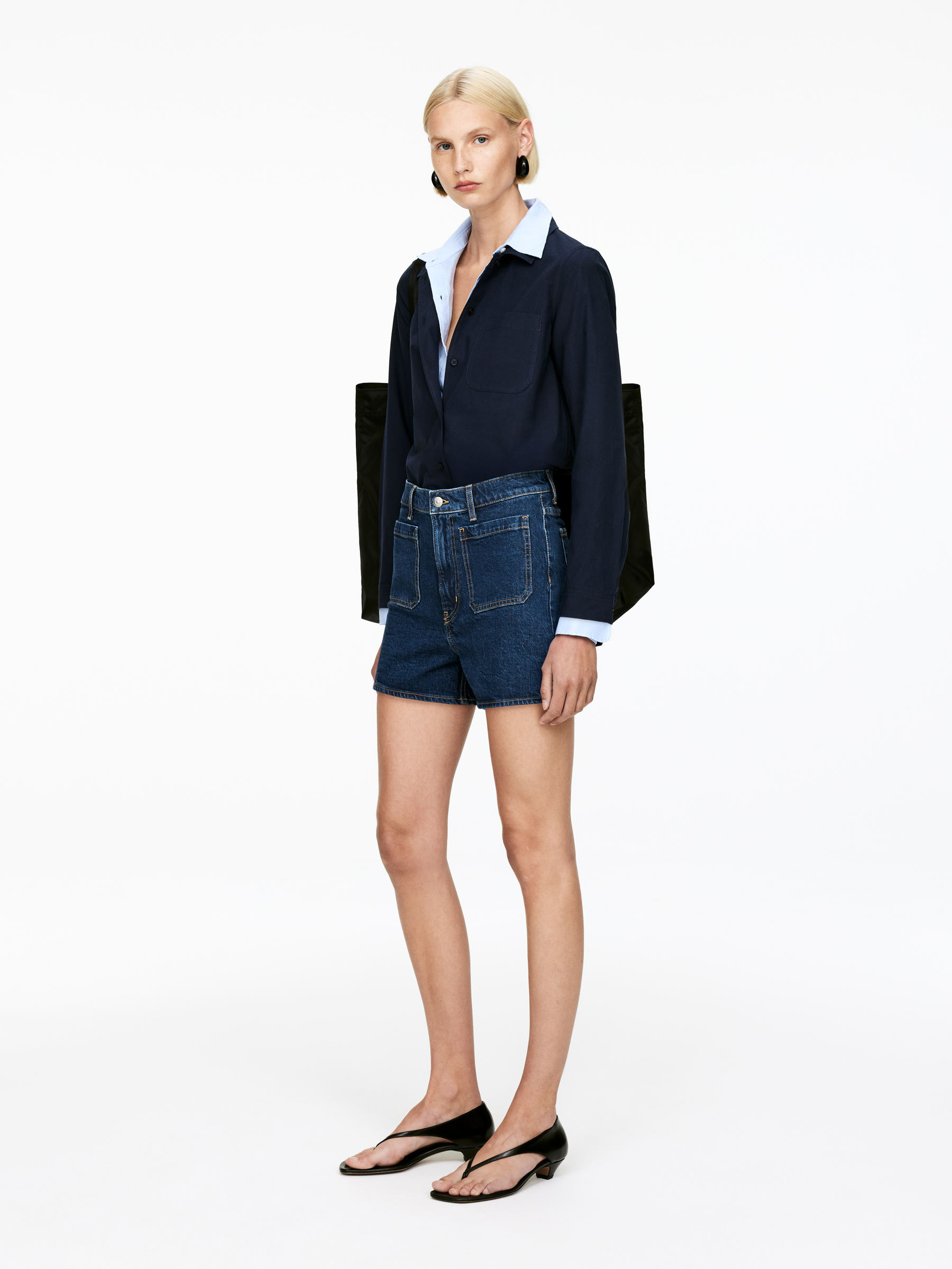 LUPINE Patch Pocket Shorts - Dark Blue - Slim fit - Women - StillMedia/Lookbook - 3
