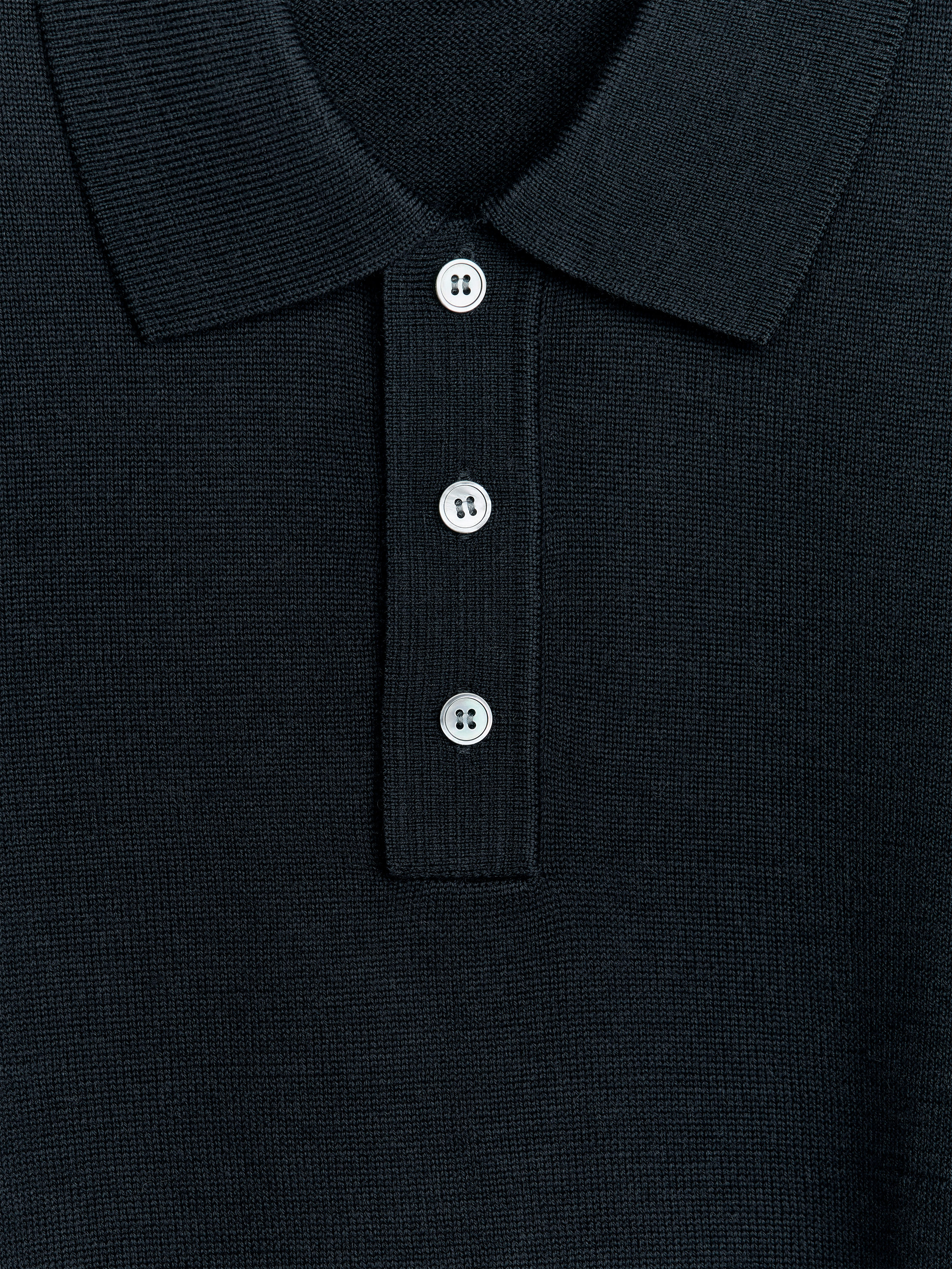 Long-Sleeved Merino Polo Shirt – Black – Men – ARKET WW