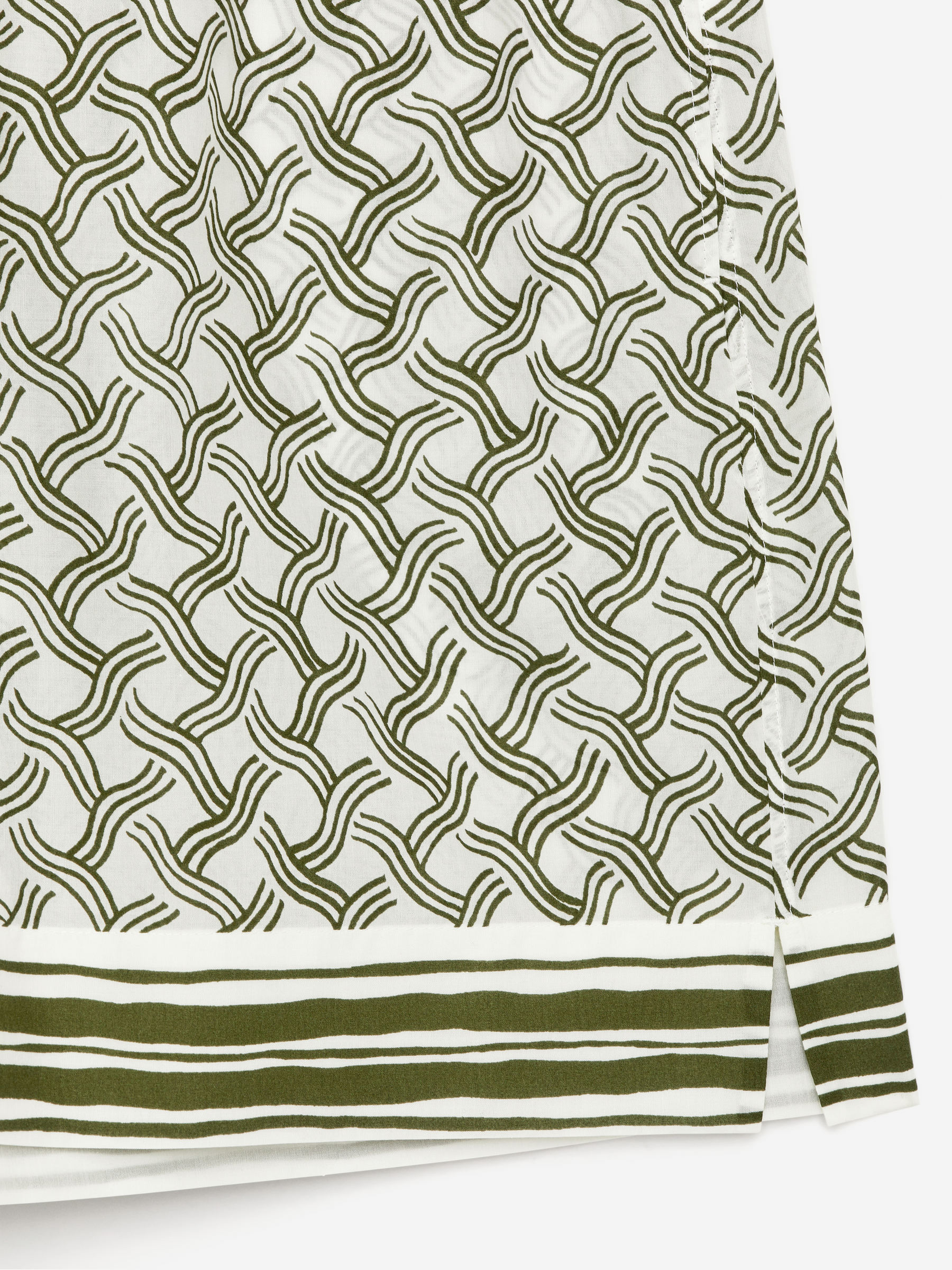 Printed Shorts - Off White/Dark Green - Regular fit - Women - StillMedia/DescriptiveDetail - 1