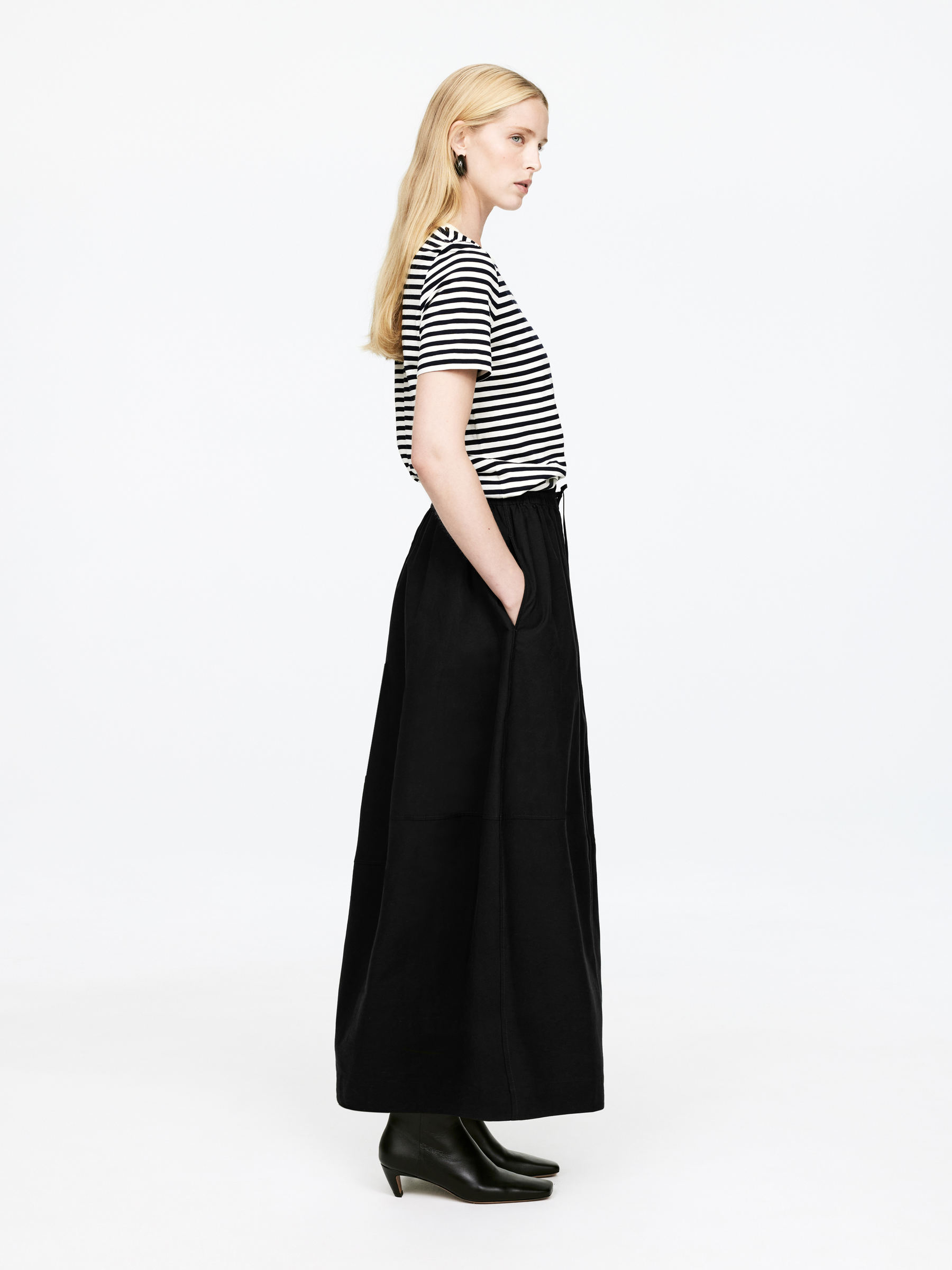 LILY Lightweight T-Shirt - White/Dark Blue - Regular fit - Women - StillMedia/Lookbook - 6