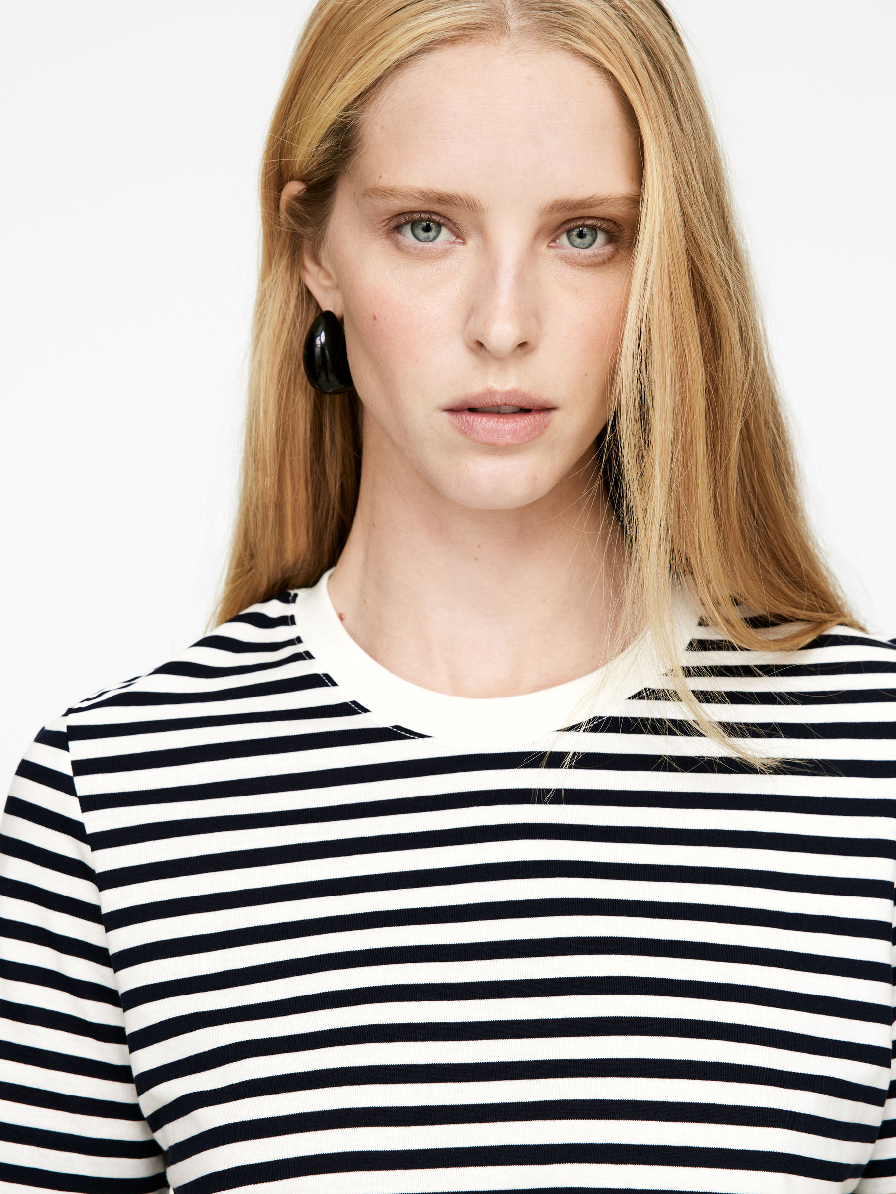 LILY Lightweight T-Shirt - White/Dark Blue - Regular fit - Women - StillMedia/Lookbook - 3