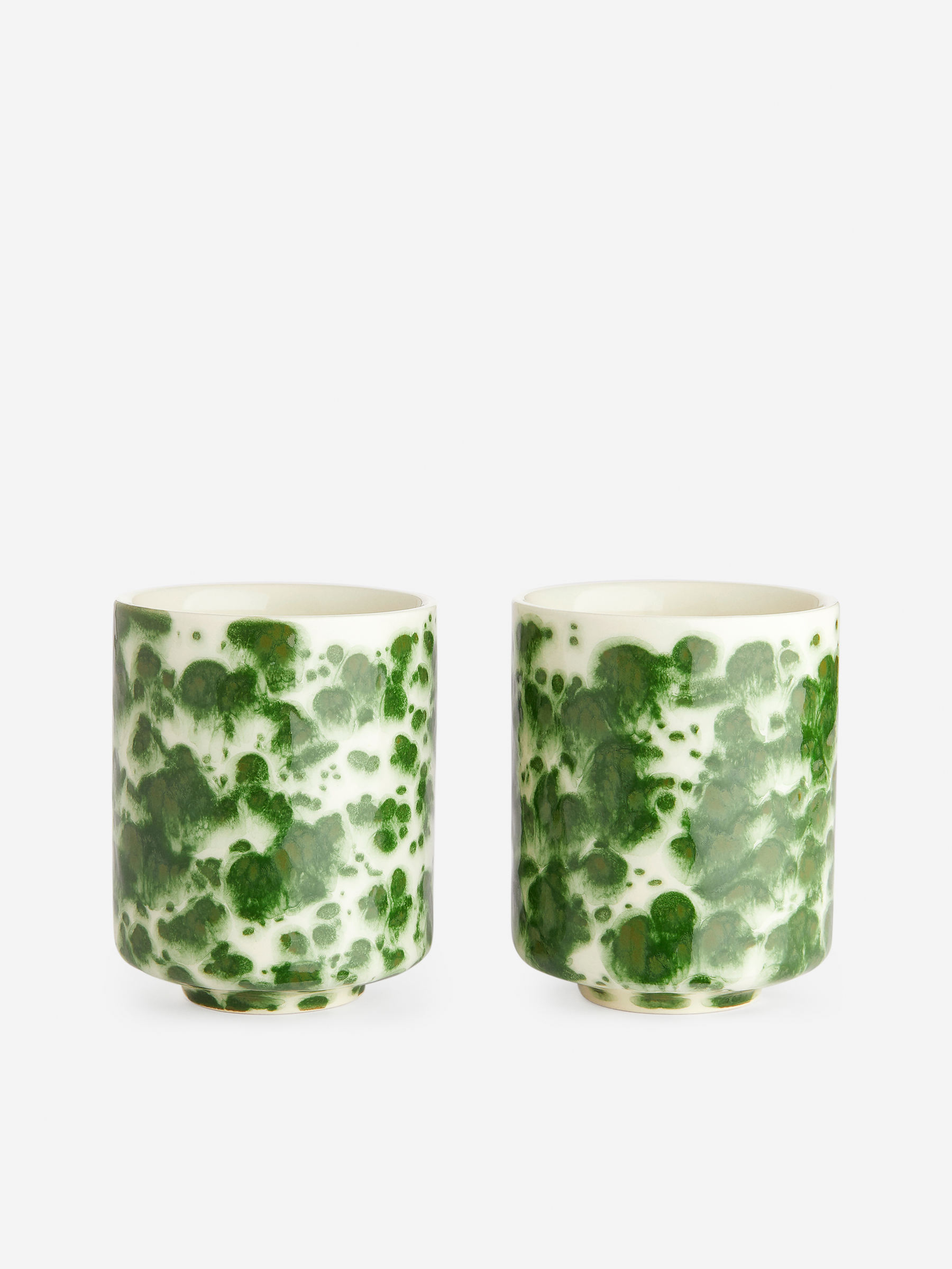 Steinguttassen im 2er-Set - Cremeweiß/Grün - Homeware - StillMedia/DescriptiveStillLife - 2