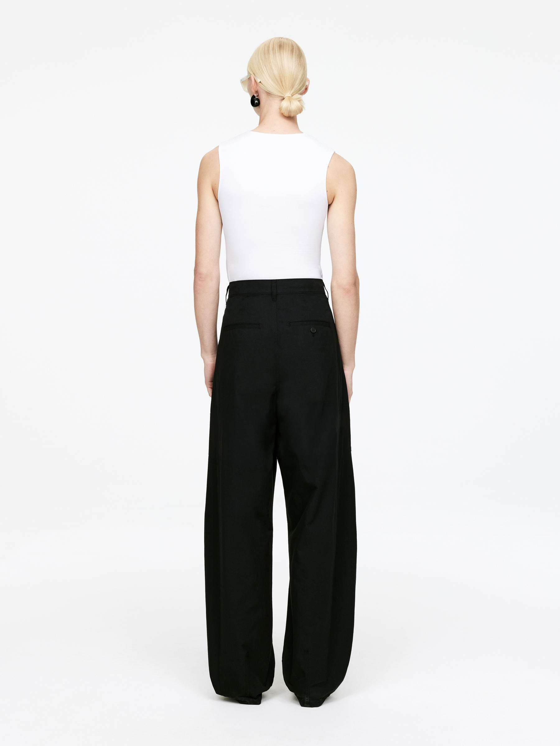 Sleeveless Bodysuit - White - Slim fit - Women - StillMedia/Lookbook - 2