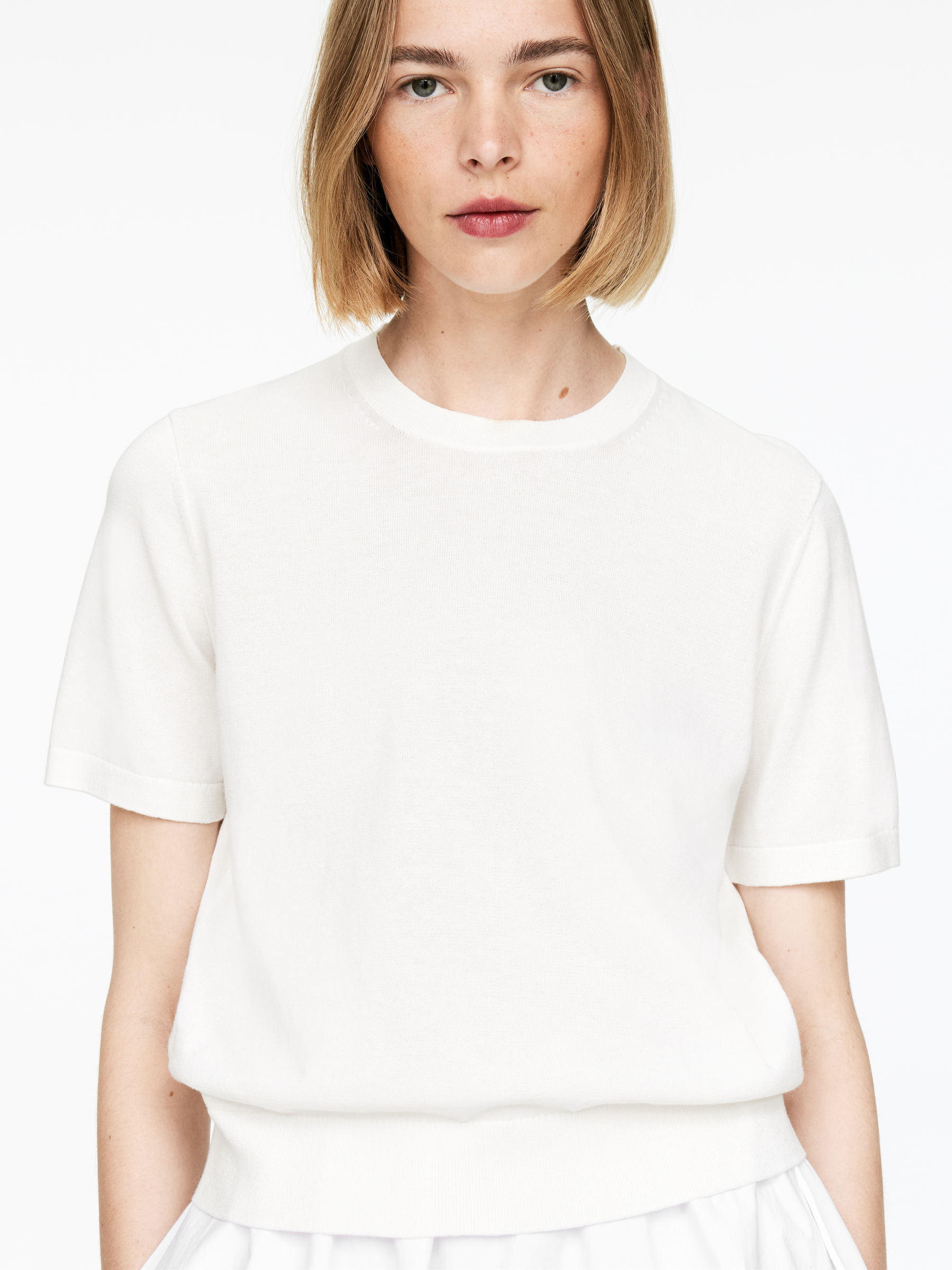 Knitted Short-Sleeved Top - Off White - Regular fit - Women - StillMedia/Lookbook - 3