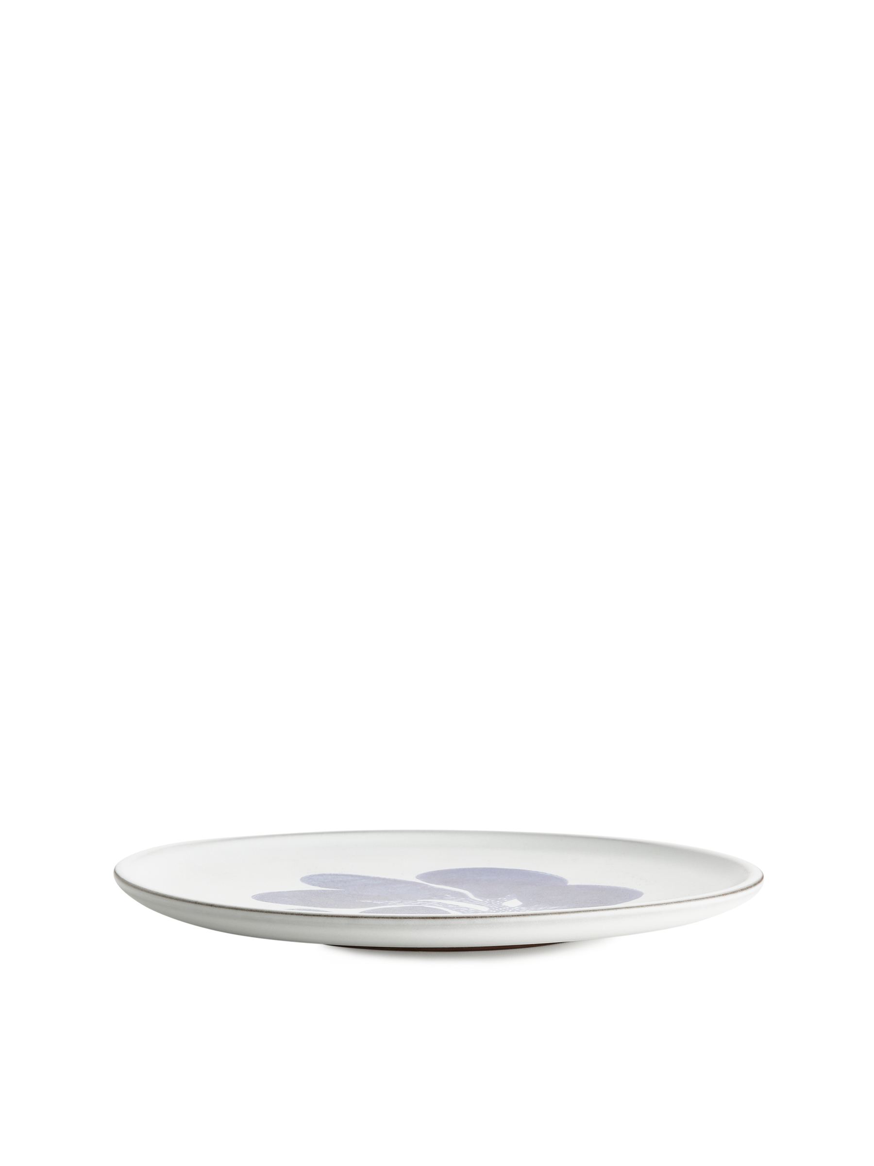 Plato pintado a mano de 22 cm - Blanco roto/azul brillante - Homeware - StillMedia/DescriptiveStillLife - 1