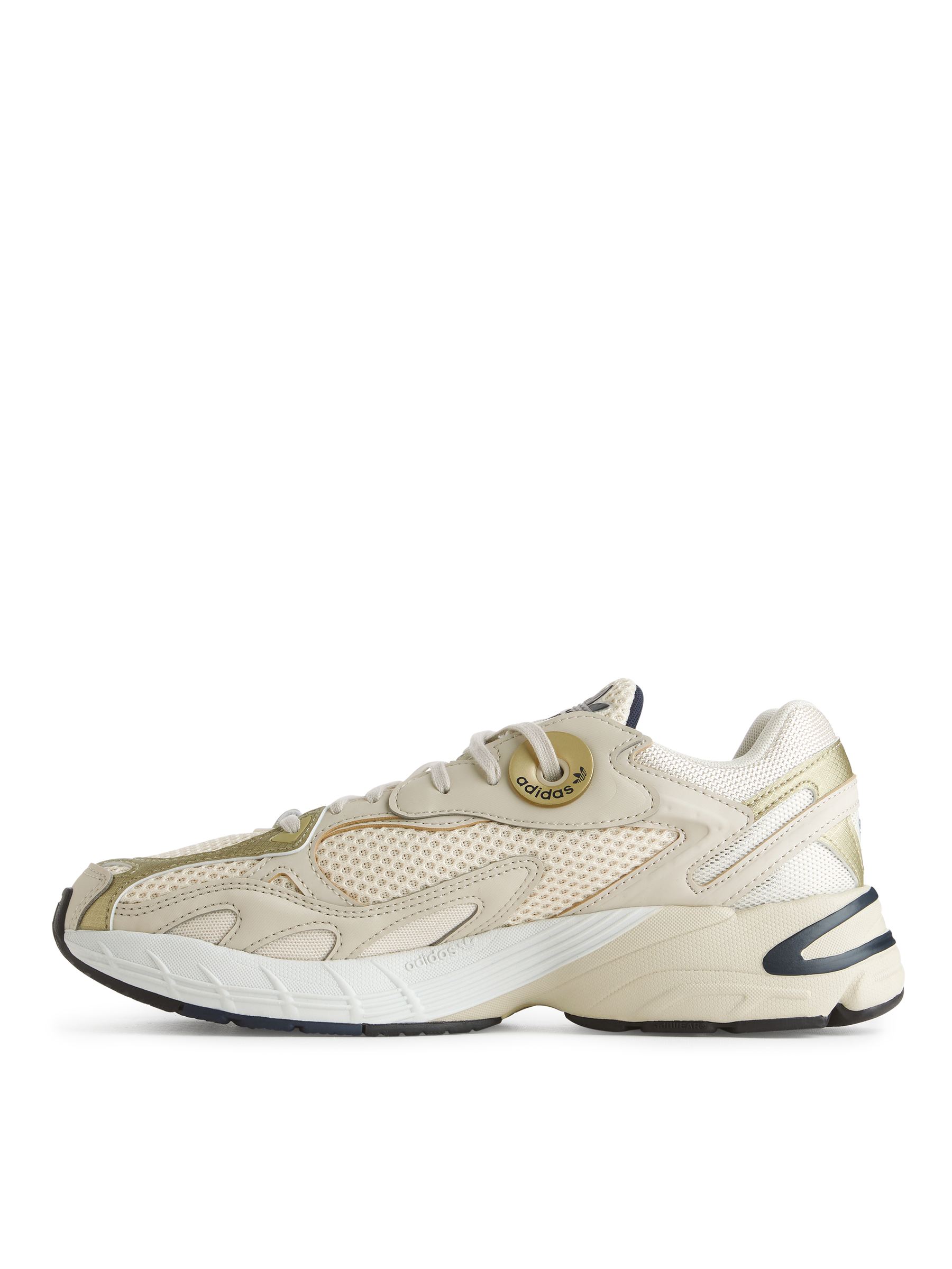 adidas Astir trainers - Cream - Women - StillMedia/DescriptiveStillLife - 2