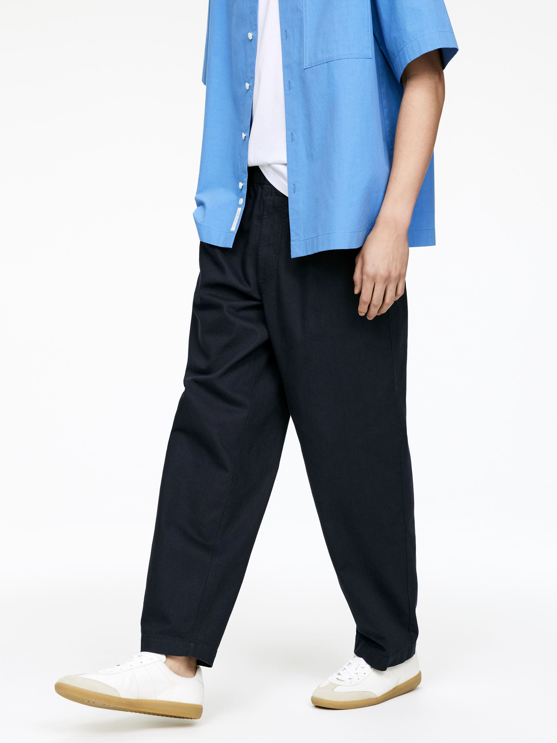 Legere Baumwoll-Leinen-Hose - Dunkelblau - Relaxed Fit - Men - StillMedia/Lookbook - 8