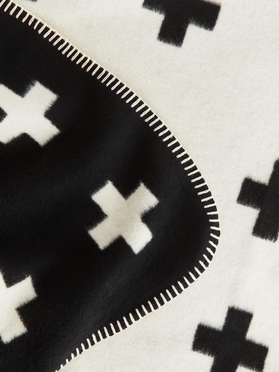 Pia Wallén Cross Blanket - Black/White - Homeware - 1038567001