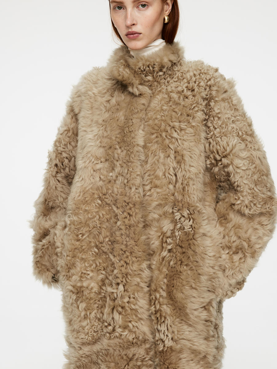 Shearling-Mantel-#C9B794-13879