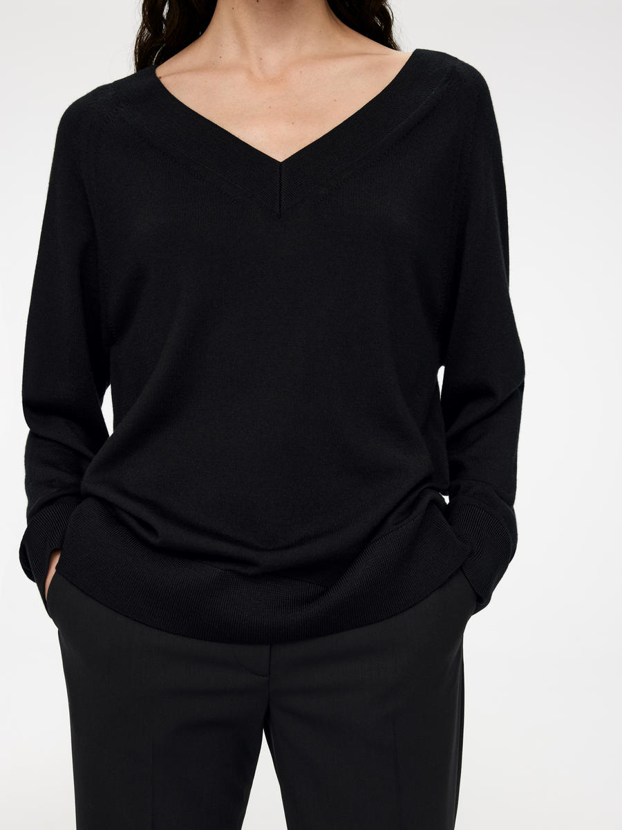 V-Neck Merino Jumper - Black - Regular fit - Women - 1249008001