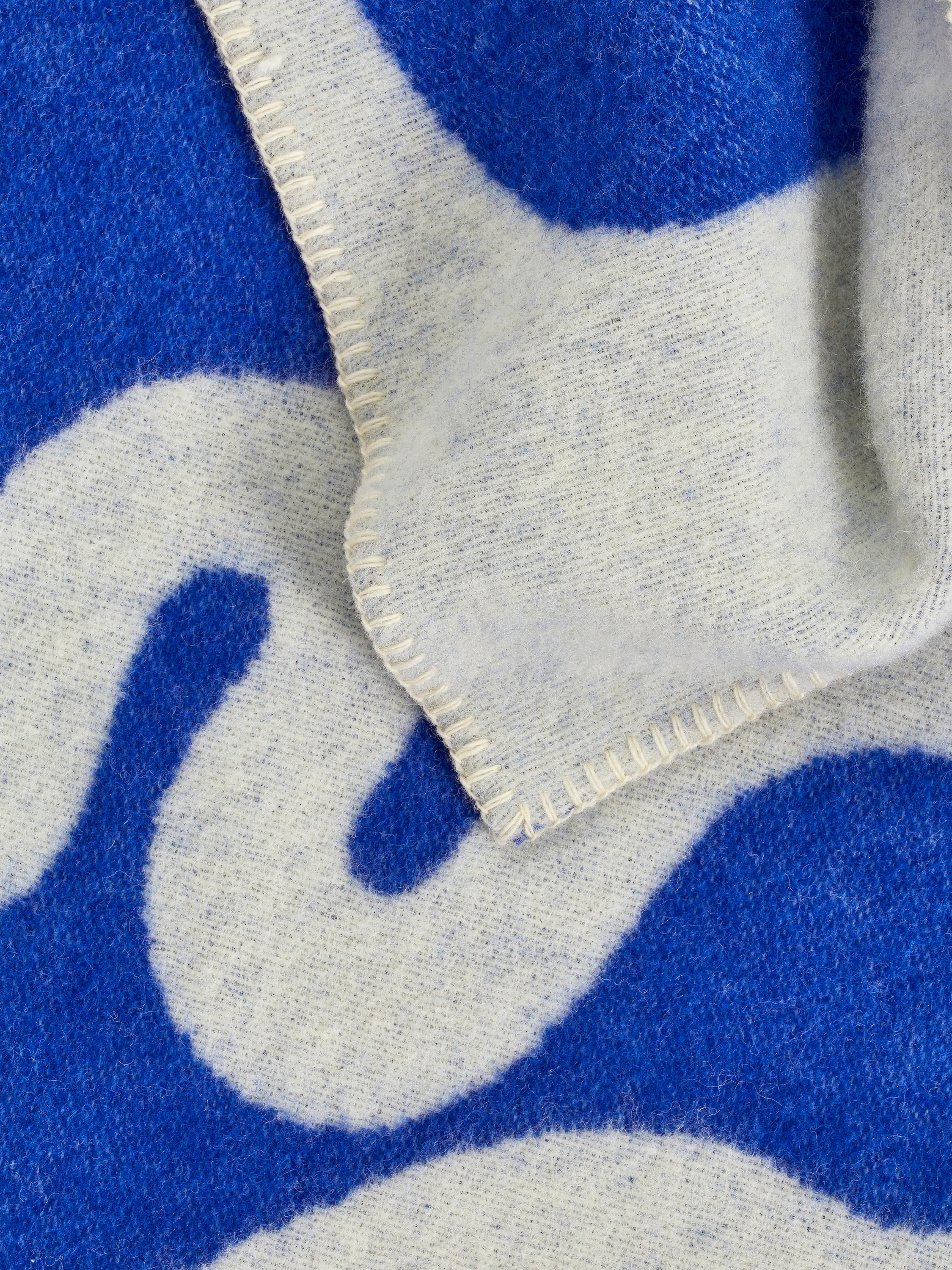 Klippan Wool Blanket – White/Blue – Homeware – ARKET DK
